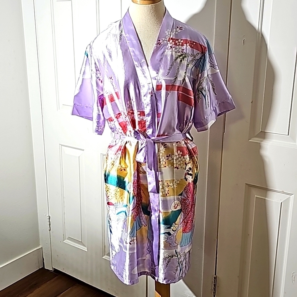 Youjia lavender satin Asian robe. Beautiful shade‎ and print in a large.
